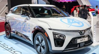 Chiêm ngưỡng ảnh thực tế VinFast VF 7 tại Indonesia - SUV điện hạng C chạy tối đa 471 km/sạc